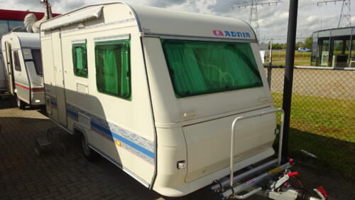 ADRIA Unica 390 DS 2000 DINETTE en TREINZIT 730 kg - Afbeelding 2
