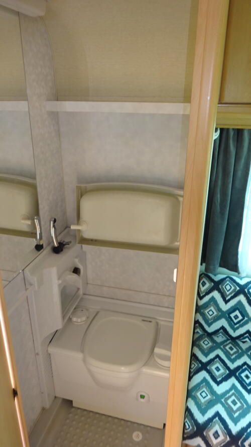 ADRIA Unica 390 DS 2000 DINETTE en TREINZIT 730 kg - Afbeelding 10