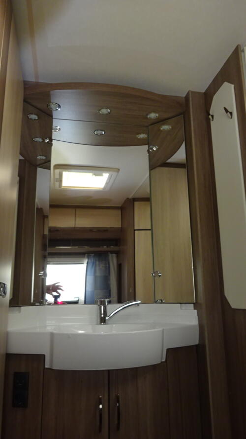 HOBBY de LUXE 460 UFe 2015 VASTBED RONDZIT  AIRCO VOORTENT - Afbeelding 21