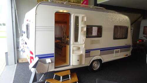HOBBY de LUXE 440 SF 2008 UNICO Voortent ,petluifel en luifel - Afbeelding 2